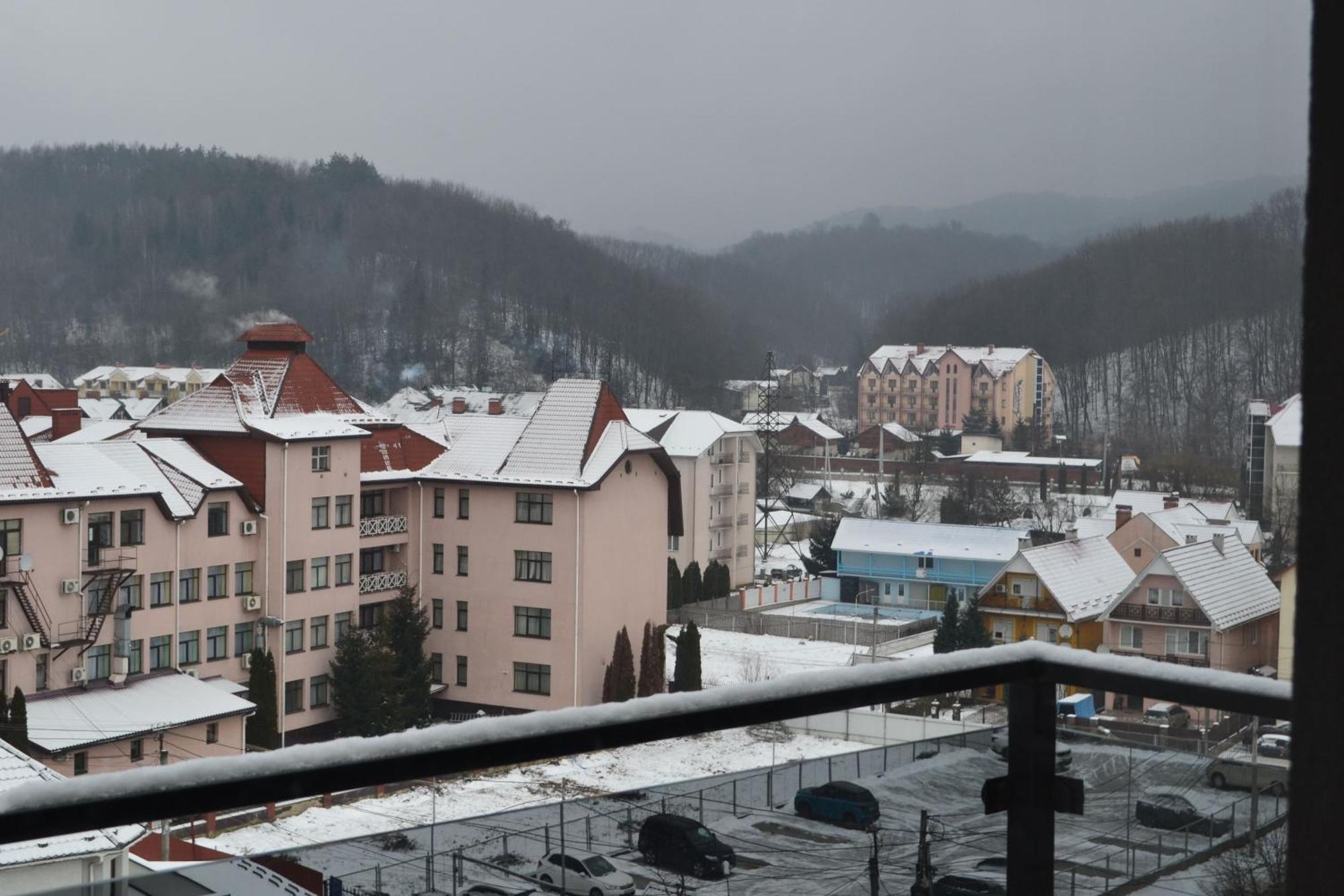 Village Apartments Polyana Экстерьер фото