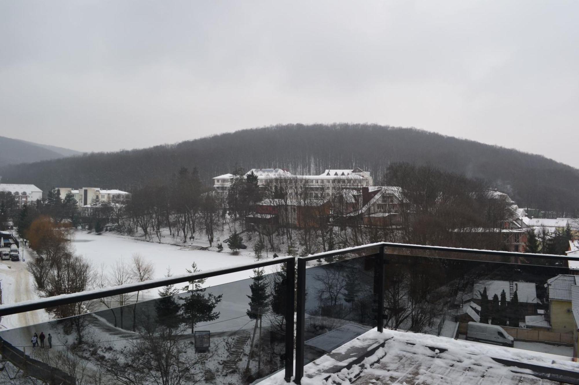 Village Apartments Polyana Экстерьер фото