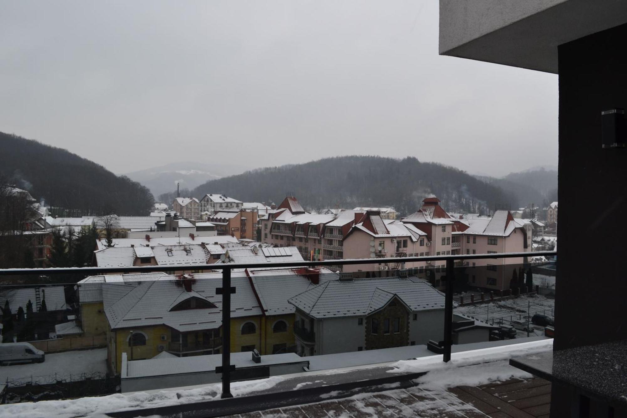 Village Apartments Polyana Экстерьер фото