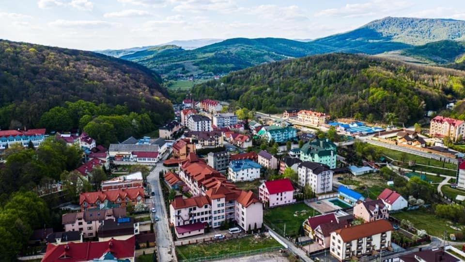 Village Apartments Polyana Экстерьер фото